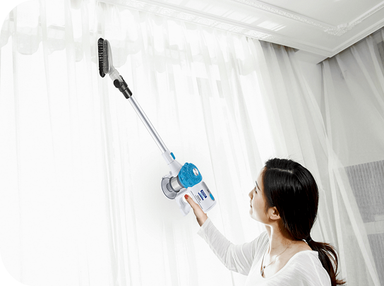 Cleaning mosquito nets using vacuum cleaner