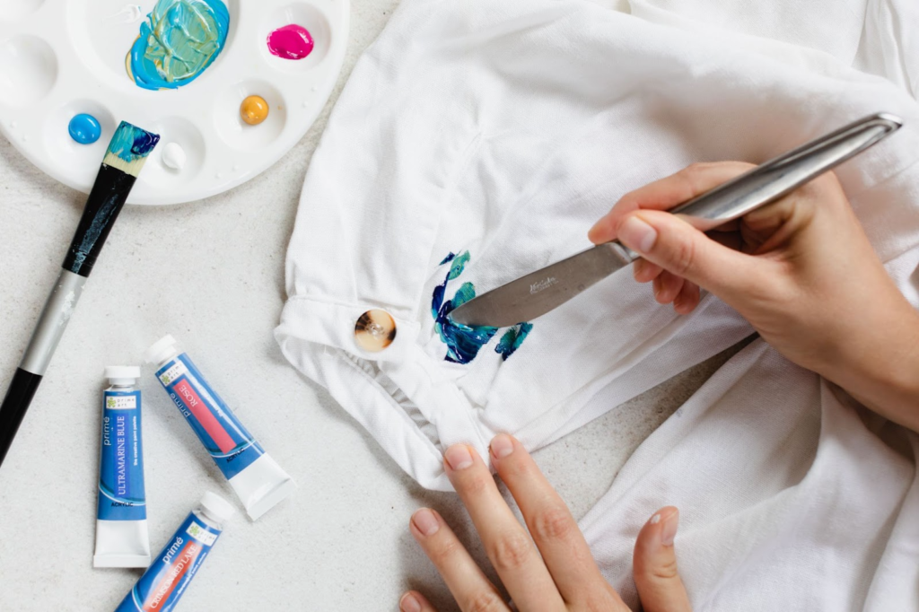 How to Remove Dried Acrylic Paint From Clothes Without Rubbing Alcohol