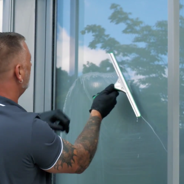 Advantages of Using a Squeegee